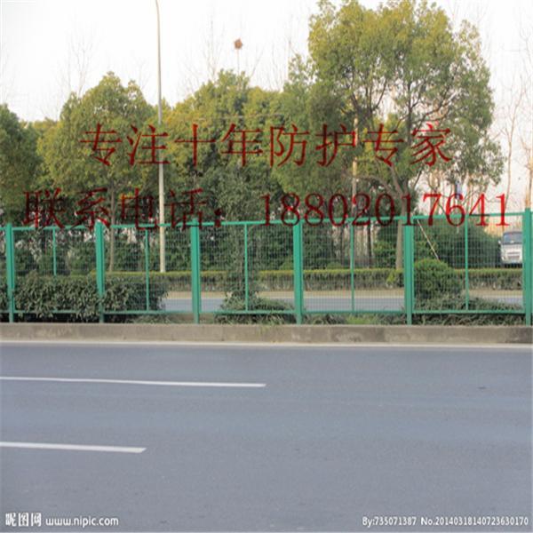 东川交通围栏厂家 曲靖道路护栏网供应 云南铁丝网定做