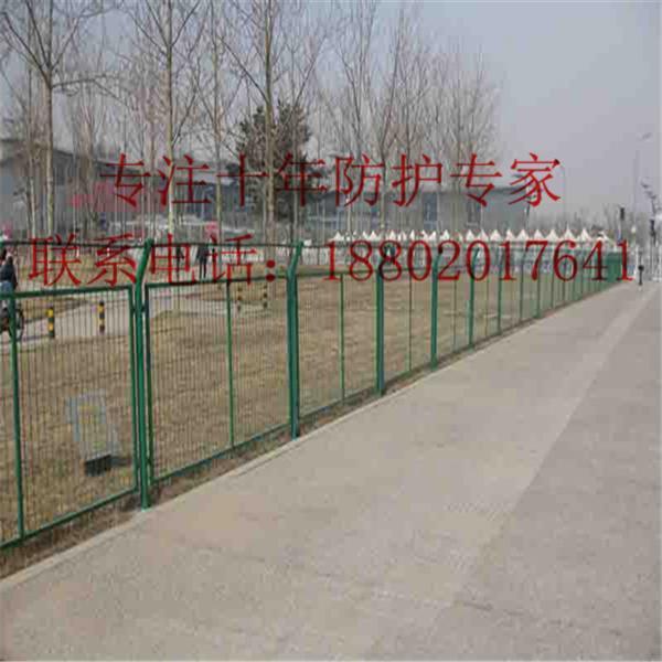 昭通道路护栏网供应 楚雄公路铁丝网价格 昆明交通围栏厂家