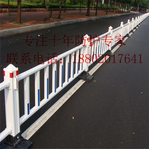 保亭道路分隔栏定做 海南市政护栏供应 儋州公路栏杆价格