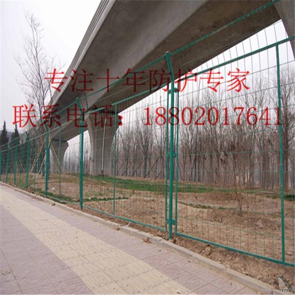瑞丽公路隔离网价格 大理道路护栏网厂家 曲靖马路铁丝网批发