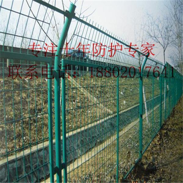 玉溪道路隔离网定做 大理马路护栏网厂家 昆明市政隔离网供应